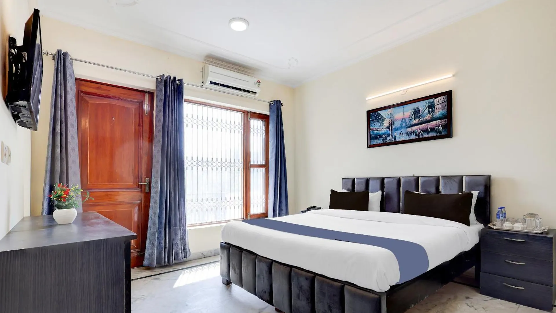 Διαμέρισμα Tulip Stay - 3Bhk Golf Course Road, Near Hong Kong Market & Metro Mall Γκουργκάον Ινδία