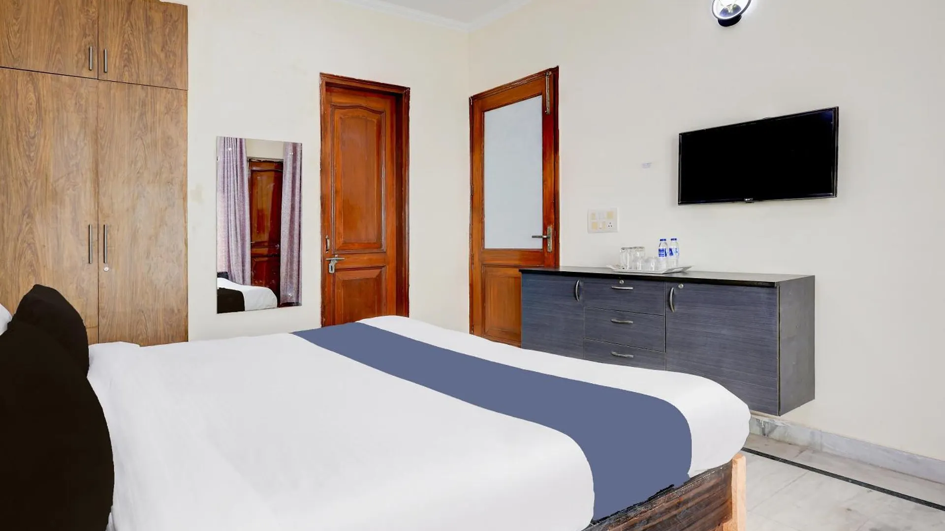 Tulip Stay - 3Bhk Golf Course Road, Near Hong Kong Market & Metro Mall Γκουργκάον 0*,